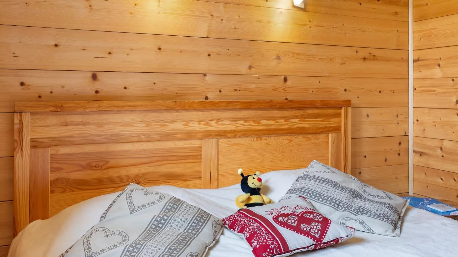 Apartment Le Petit Savoyard - Chl405 By Interhome Chatel