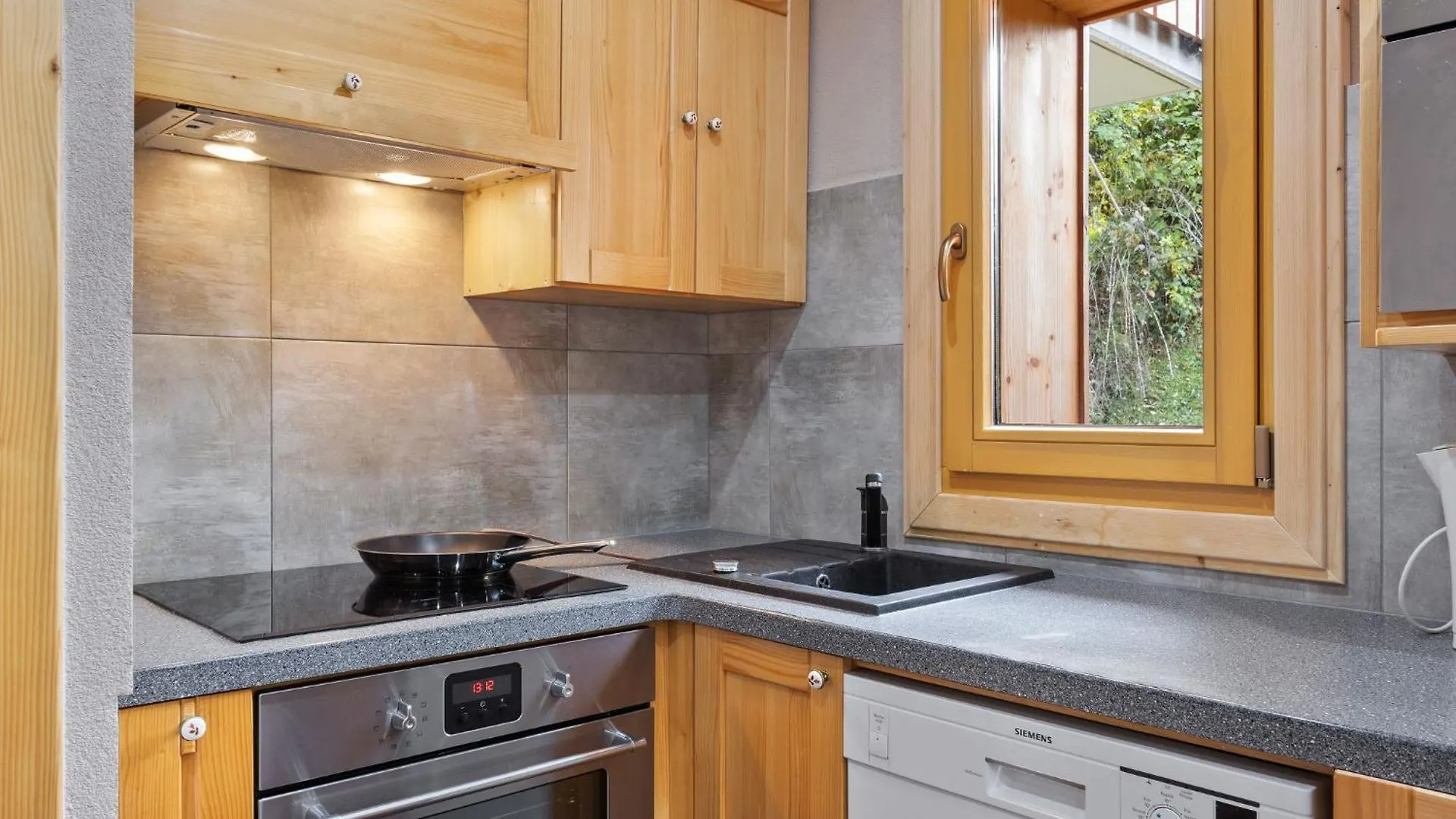 Apartment Le Petit Savoyard - Chl405 By Interhome Chatel